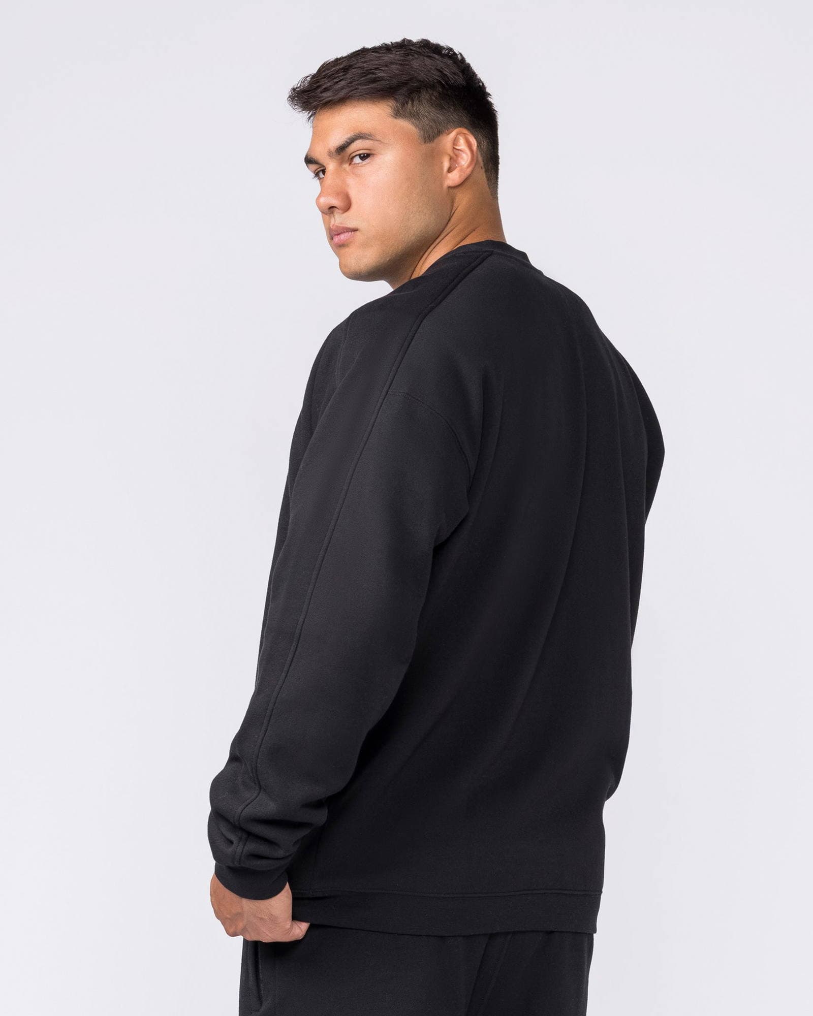 Essential Crew Pullover - Black