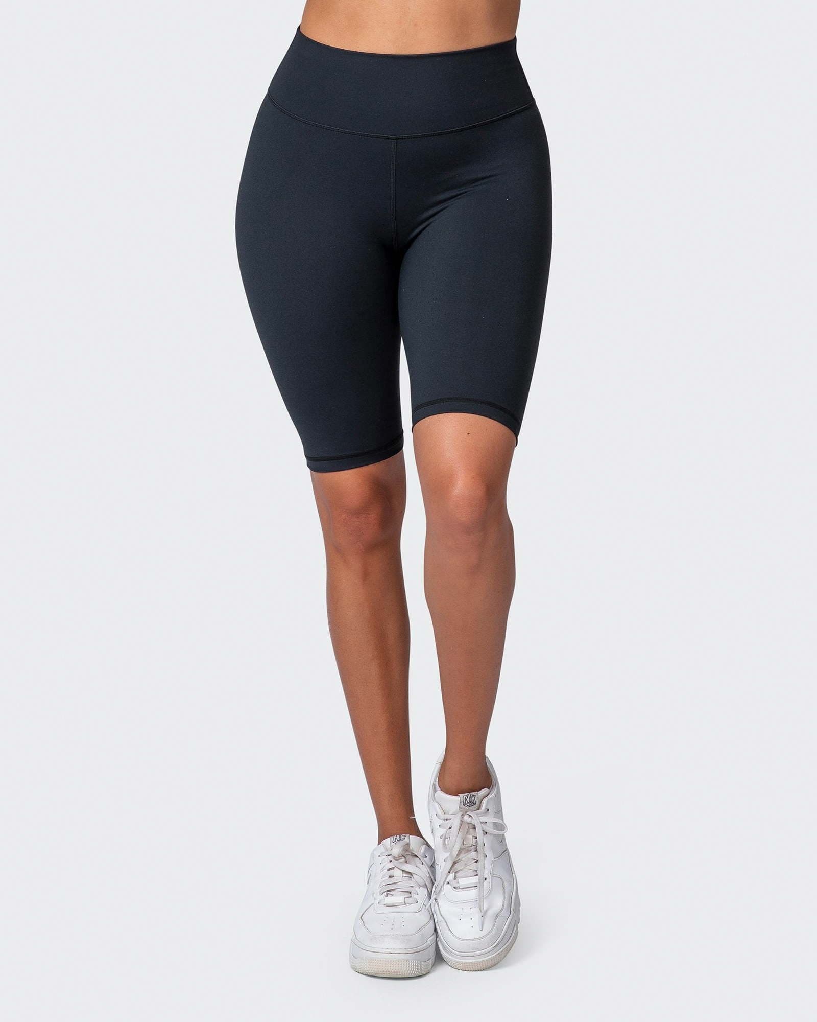 Signature Scrunch Referee Length Shorts - Black