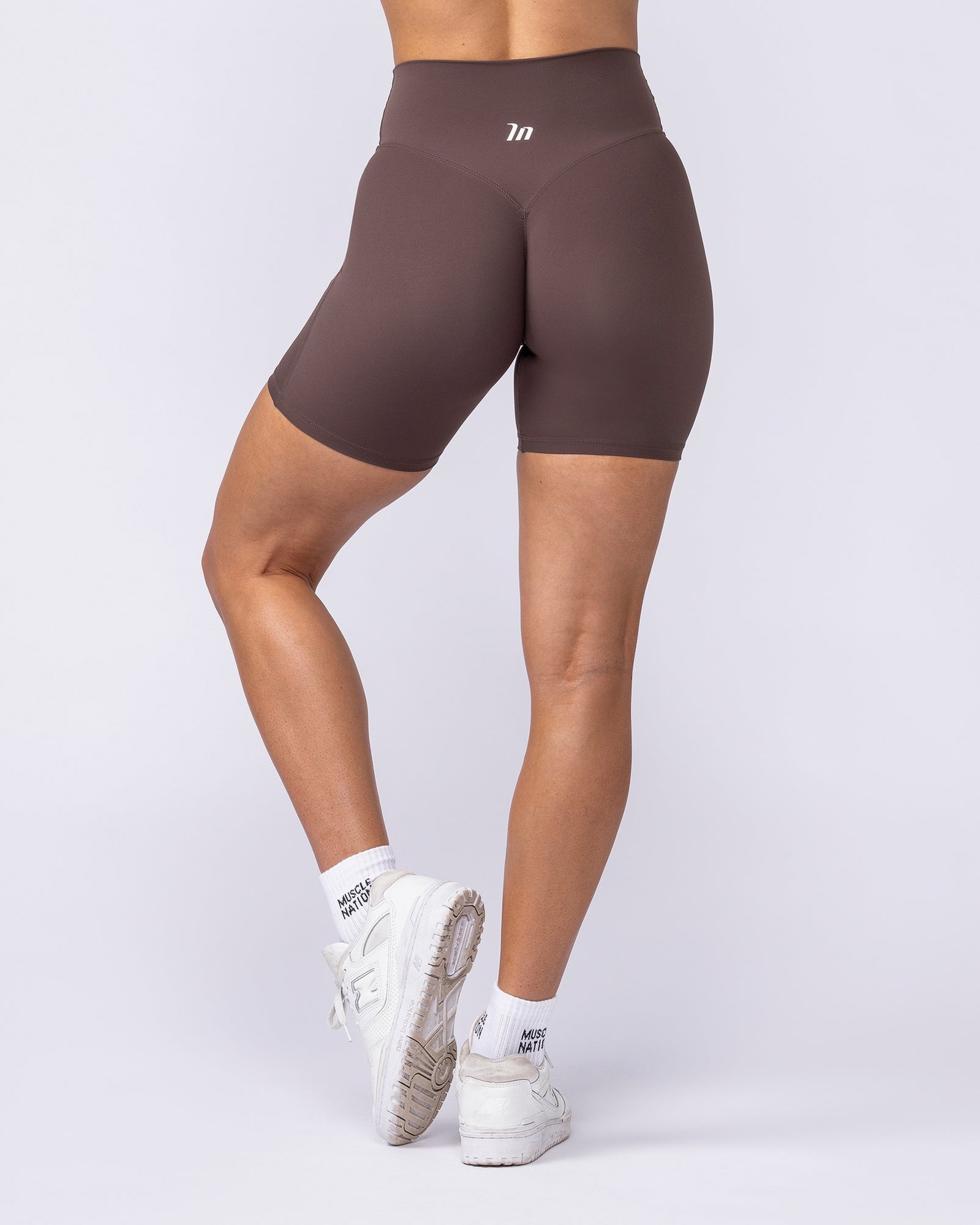 Aura Peachy Invisible Scrunch Bike Shorts - Cola