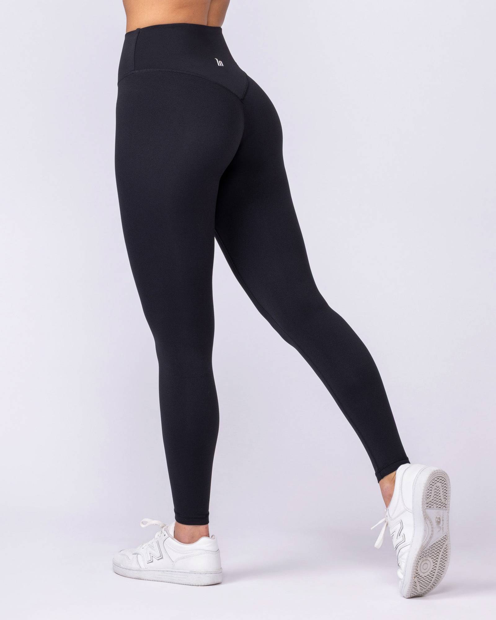 Aura Back Pocket Ankle Length Leggings - Black