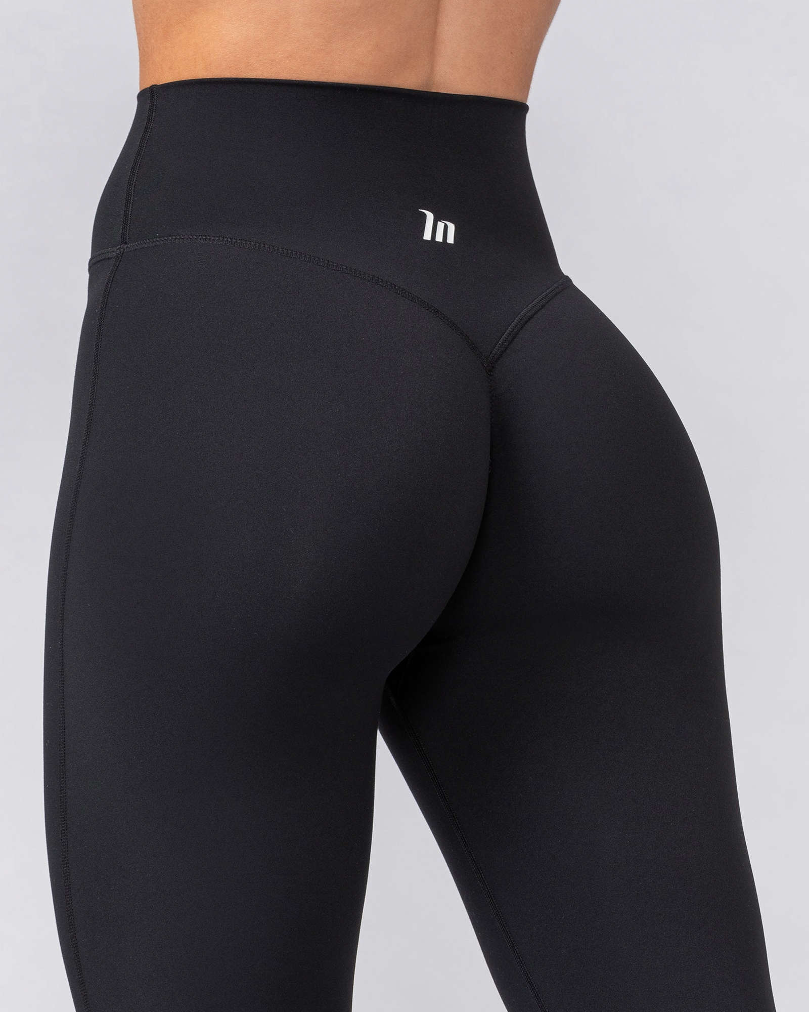 Aura Peachy Invisible Scrunch Ankle Leggings - Black