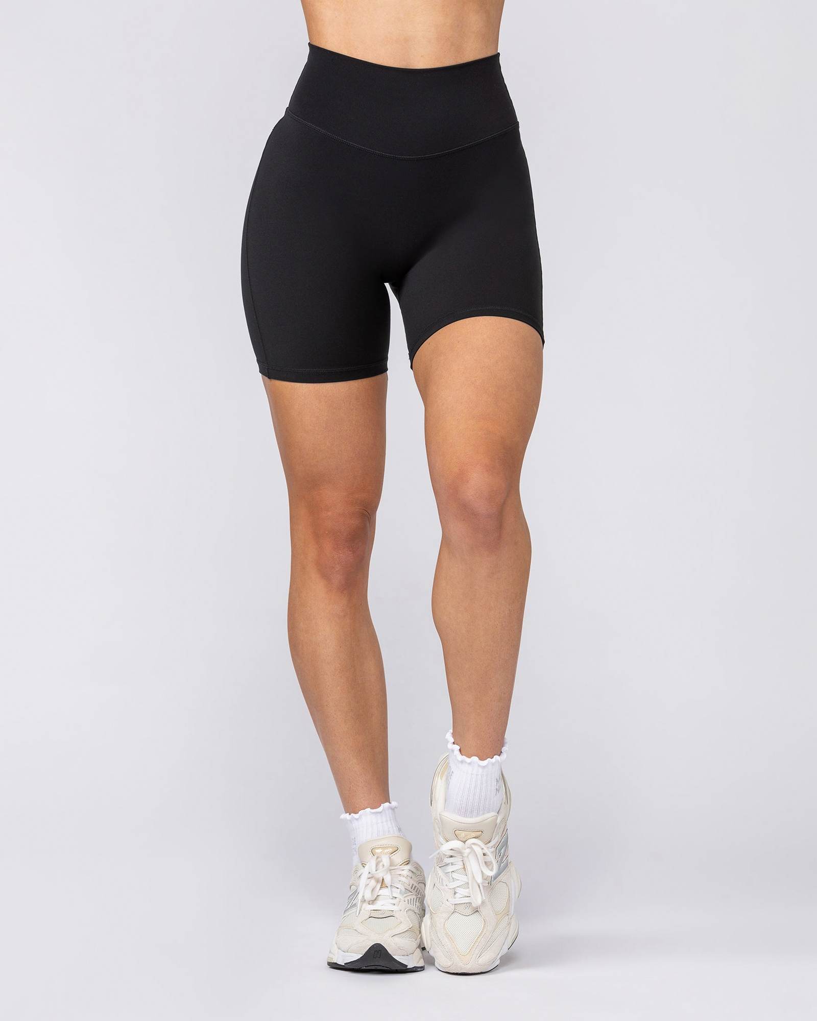 Aura Peachy Invisible Scrunch Bike Shorts - Black
