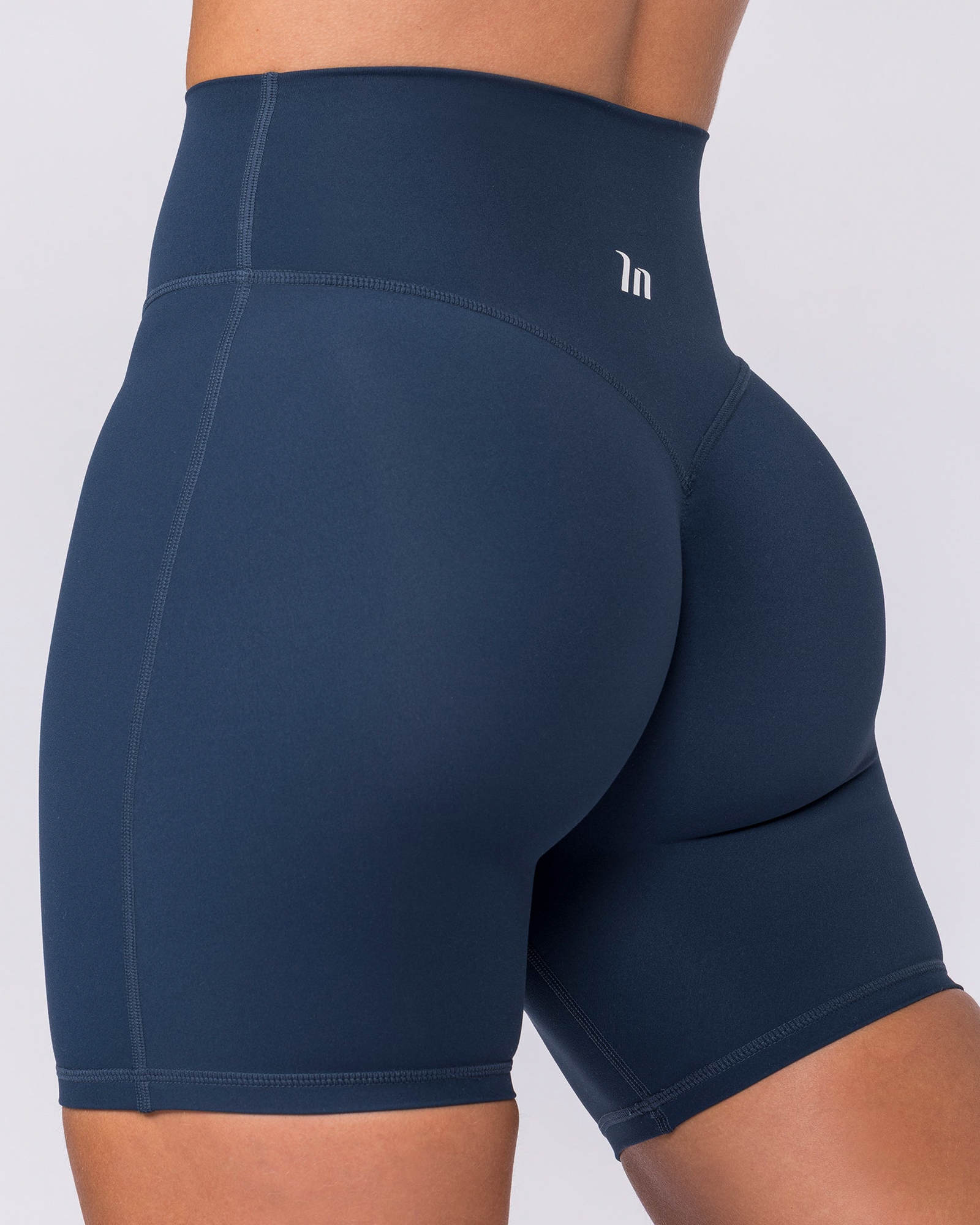 Aura Peachy Invisible Scrunch Bike Shorts - Navy