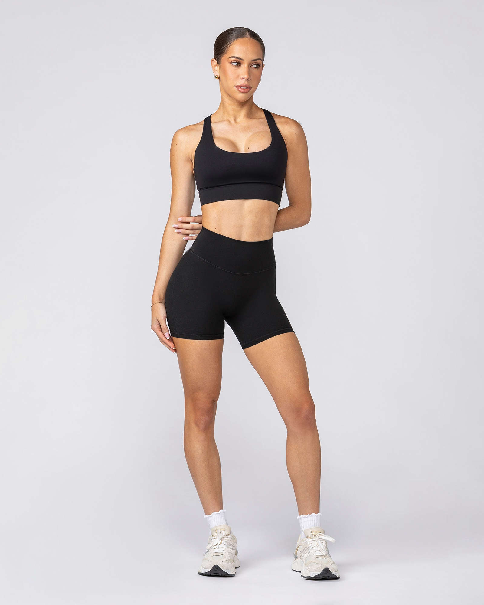 Aura Peachy Invisible Scrunch Midway Shorts - Black