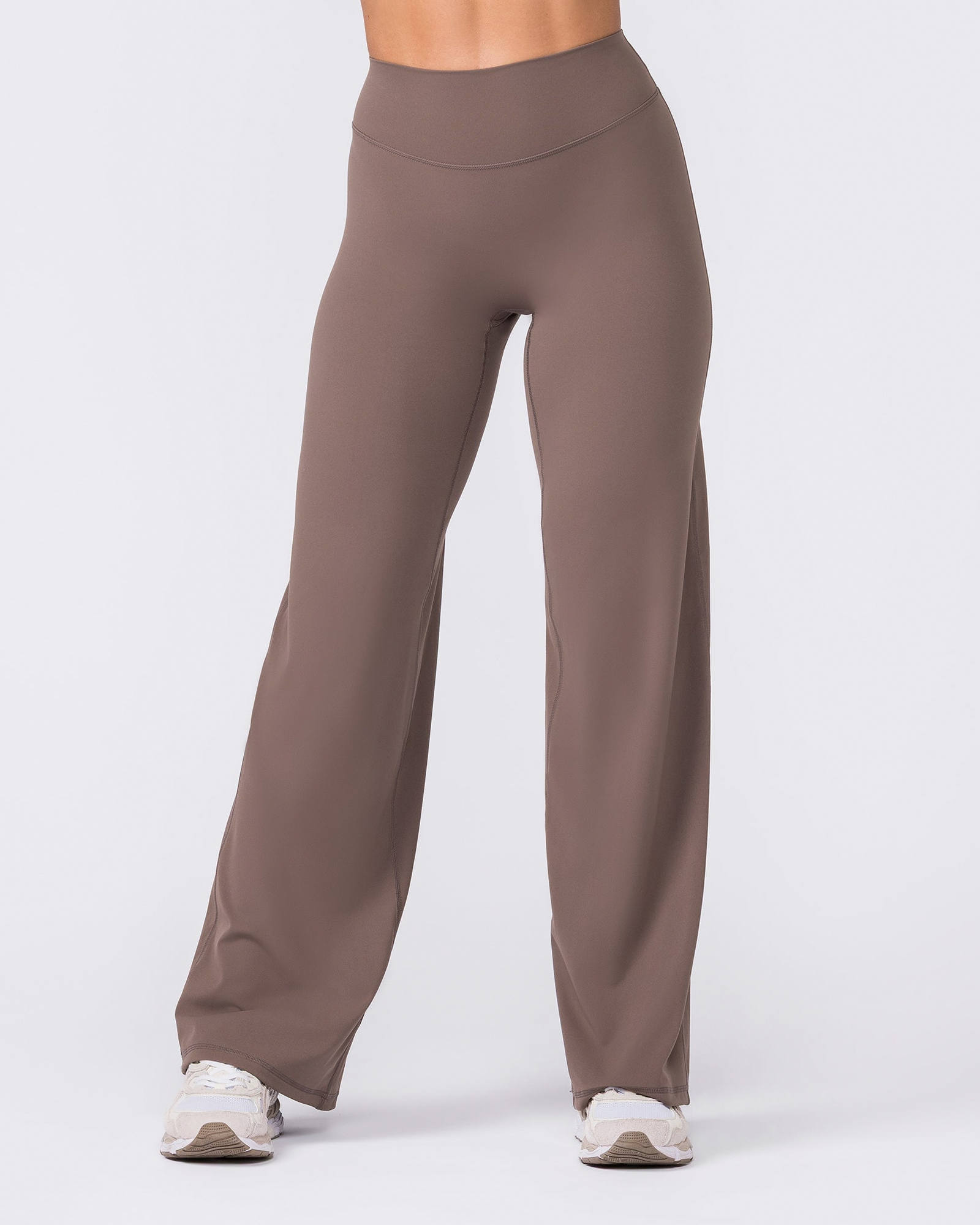 Aura Straight Leg Leggings Short - Taupe