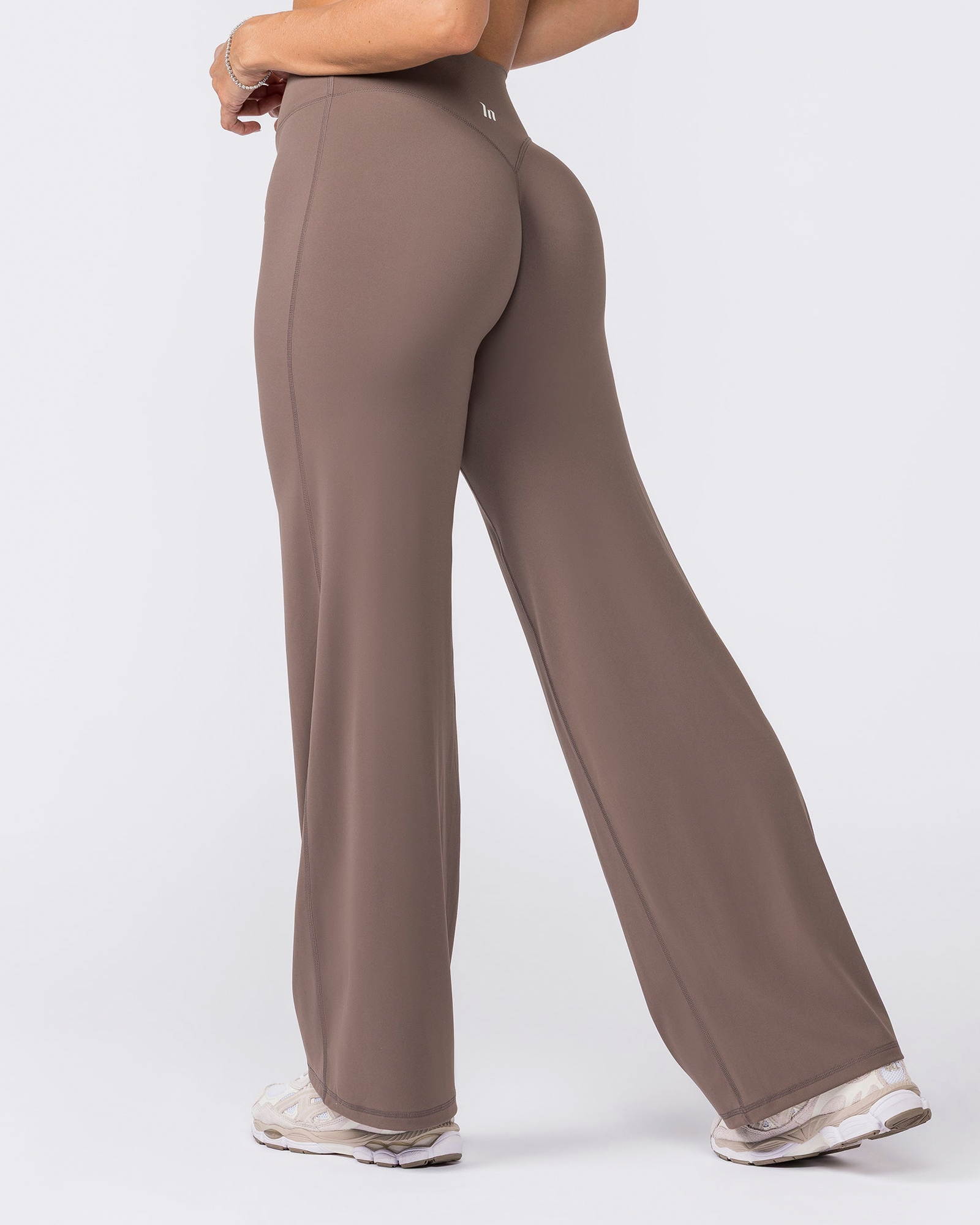 Aura Straight Leg Leggings Short - Taupe