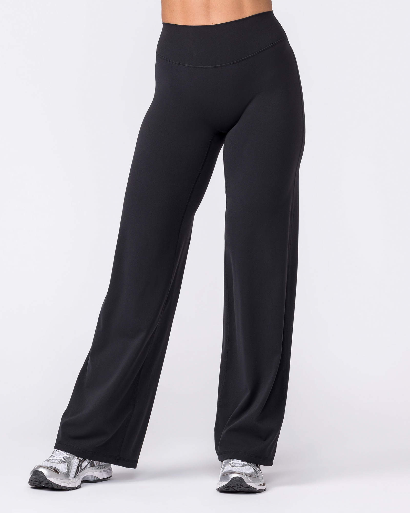 Aura Straight Leg Leggings Short - Black
