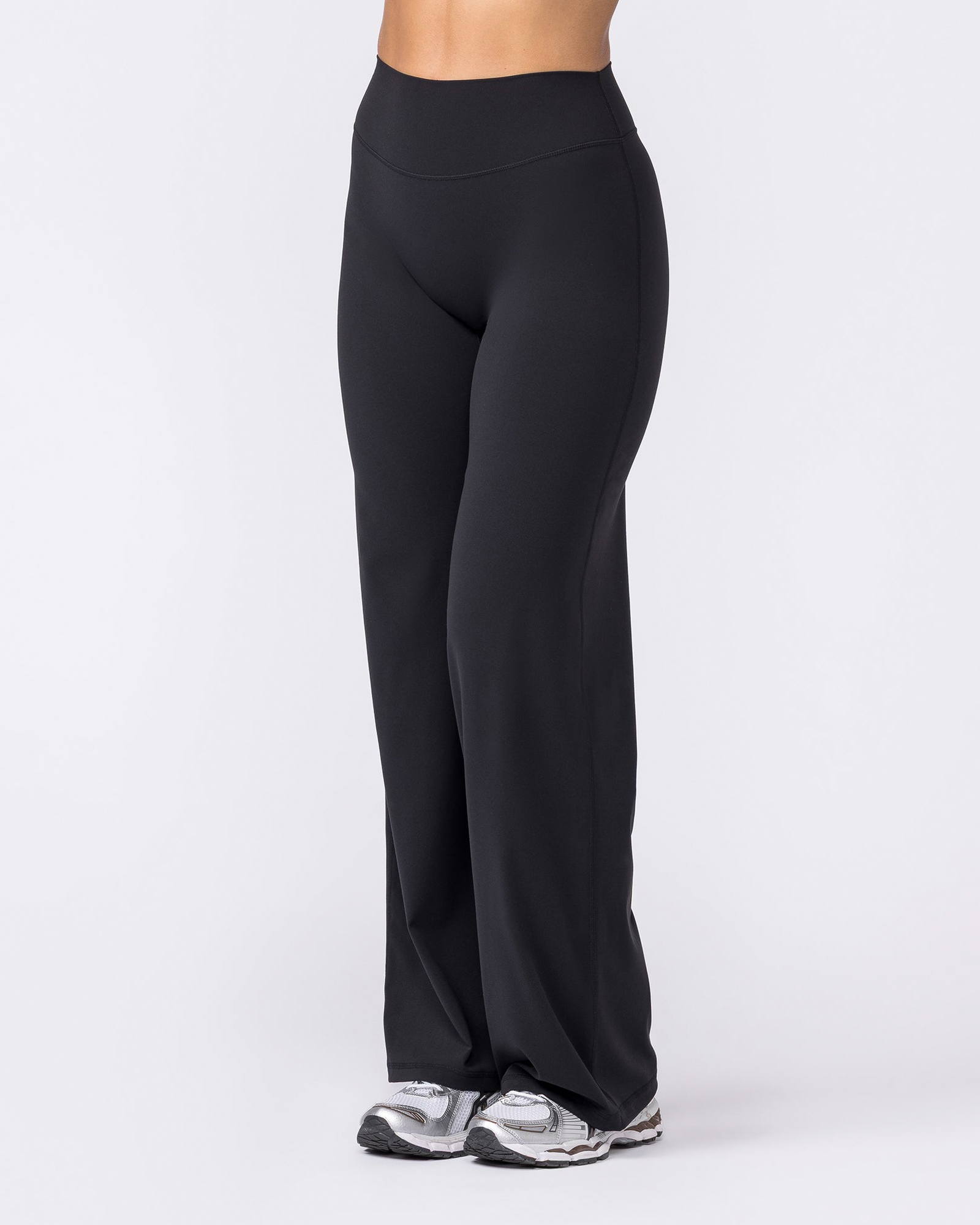 Aura Straight Leg Leggings Short - Black