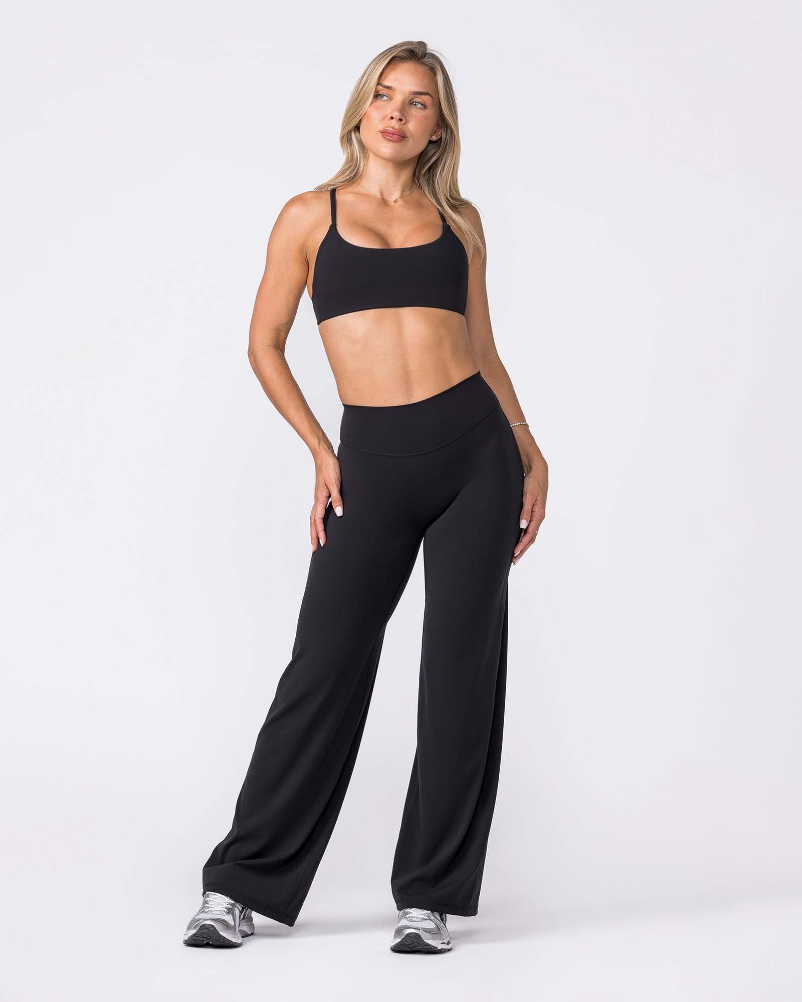 Aura Straight Leg Leggings Short - Black