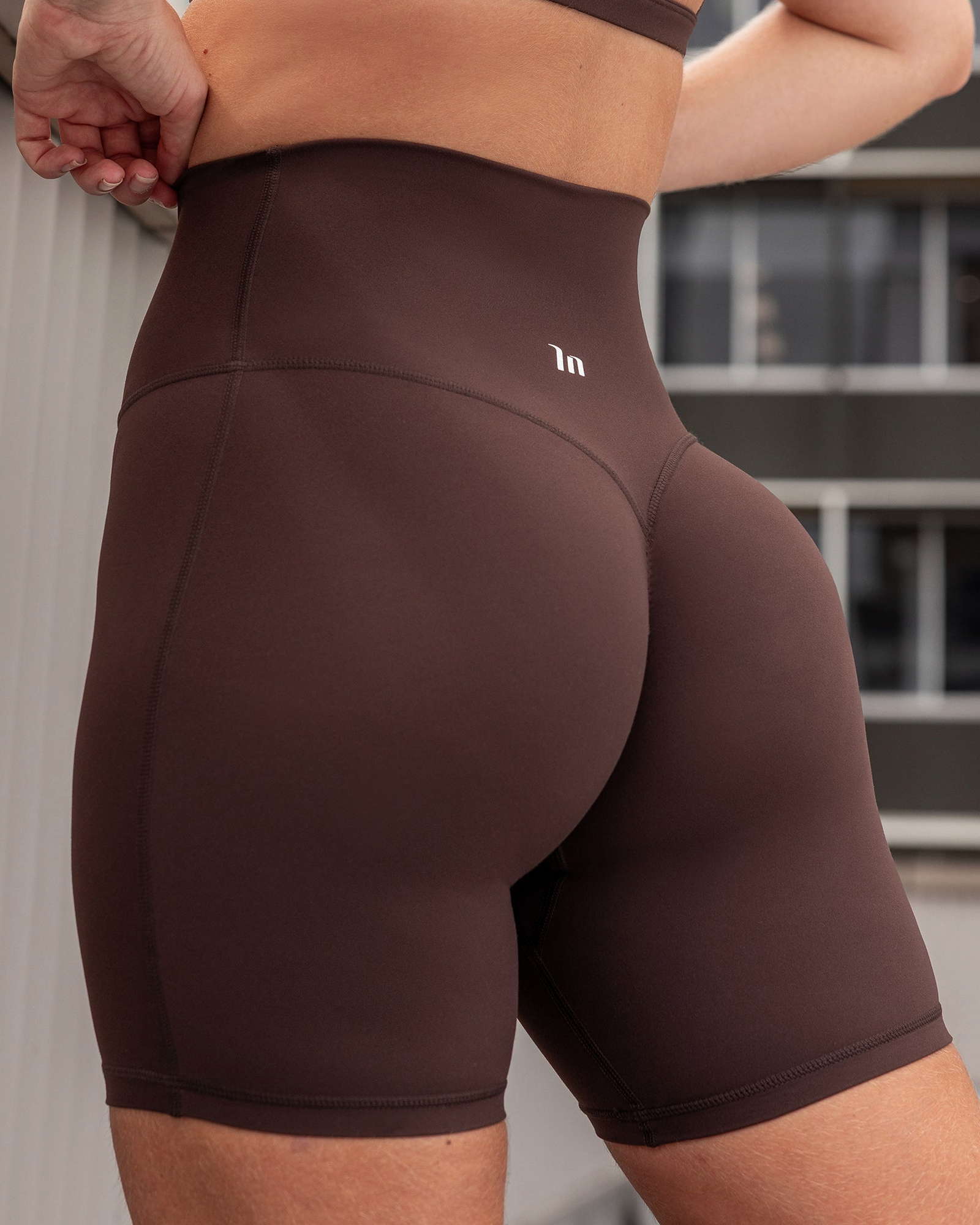 Aura Peachy High Invisible Scrunch Bike Shorts - Cocoa