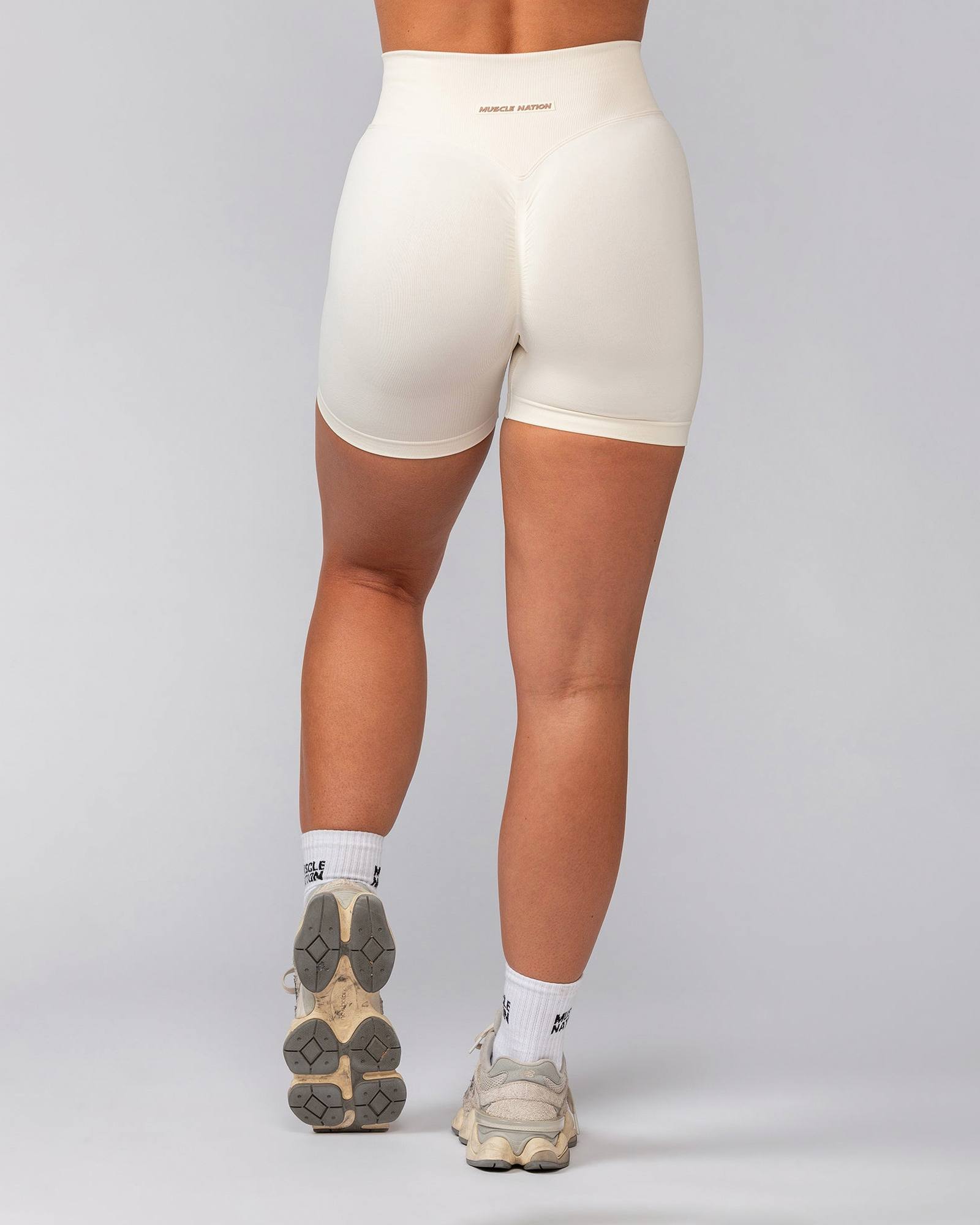 Sculpt Seamless Midway Shorts - Travertine