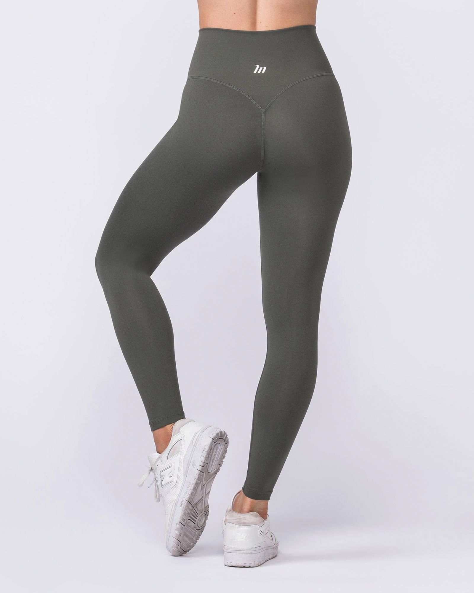 Unrivalled Bare Ankle Length Leggings - Eucalyptus